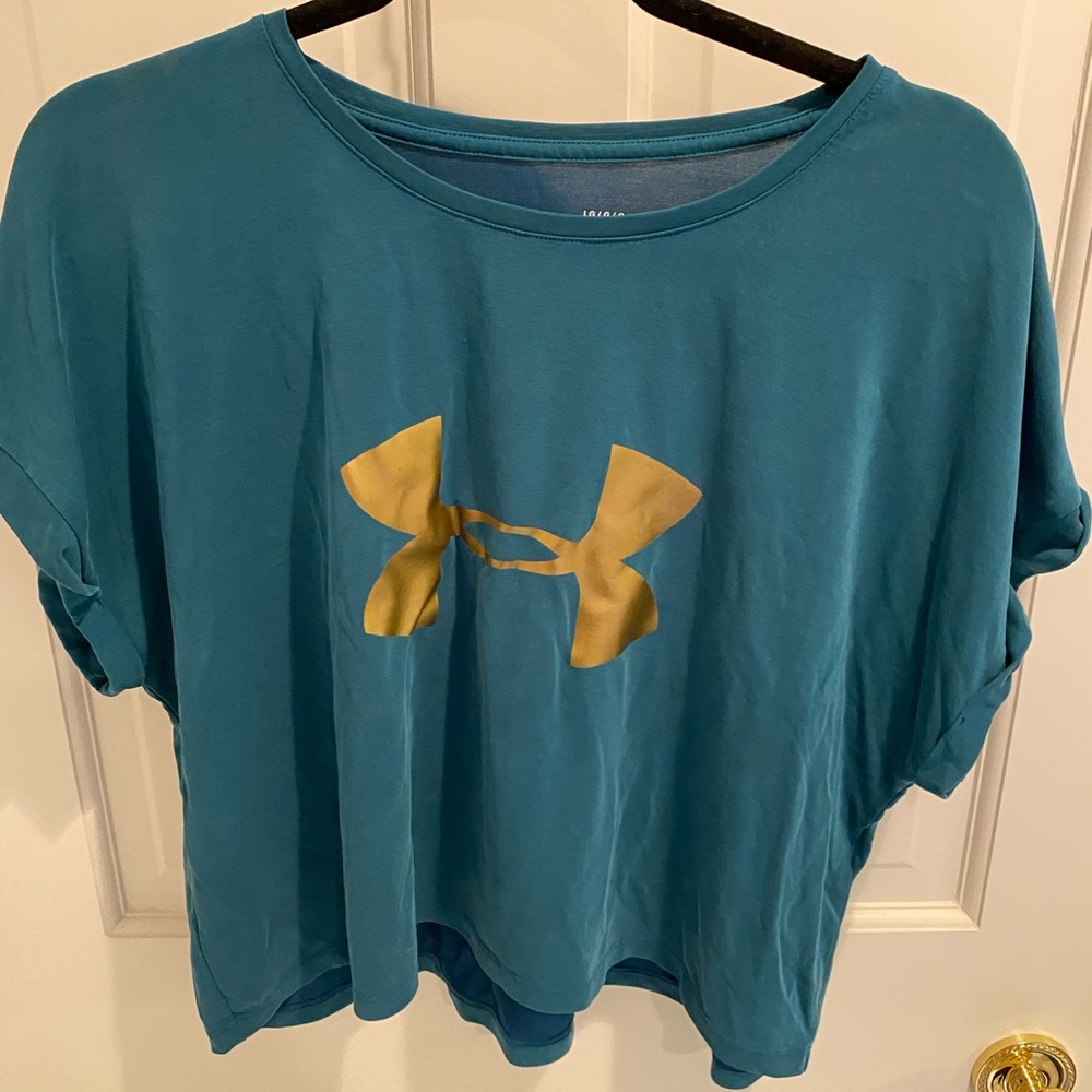 Cropped Under Armour Shirt